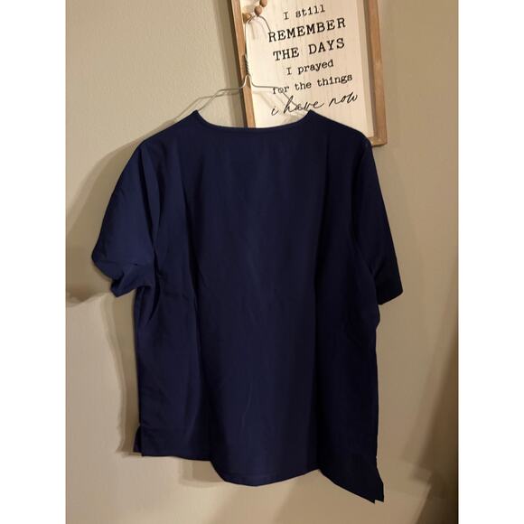 Mandala navy blue scrub top size large - Picture 2 of 3